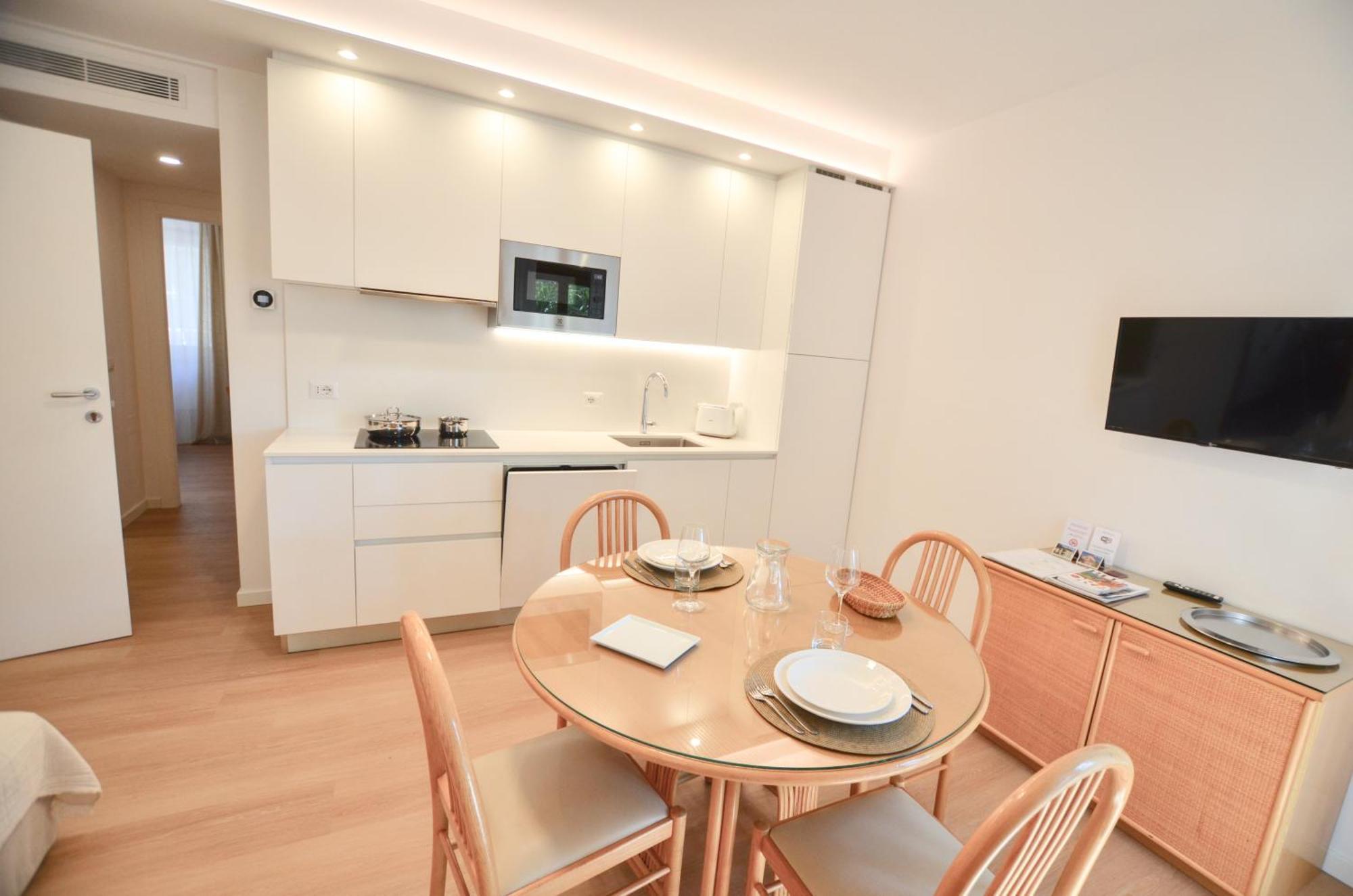 Phoenix Aparthotel 2*